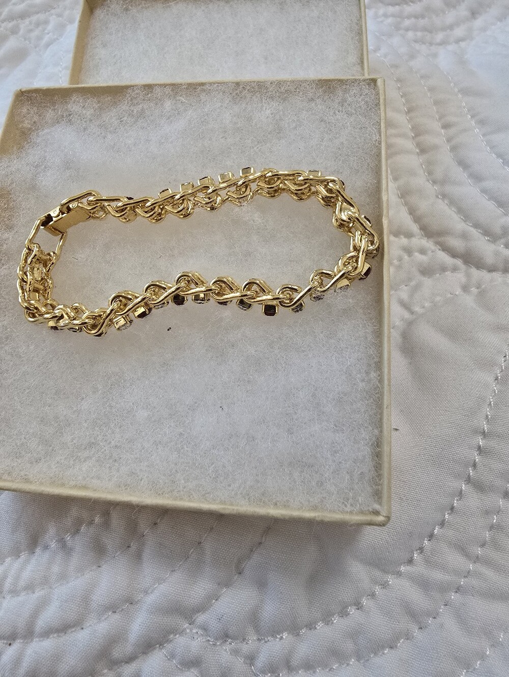 Elegant Gold Toned  Link Chain Bracelet With Garnet And Clear Crystals.